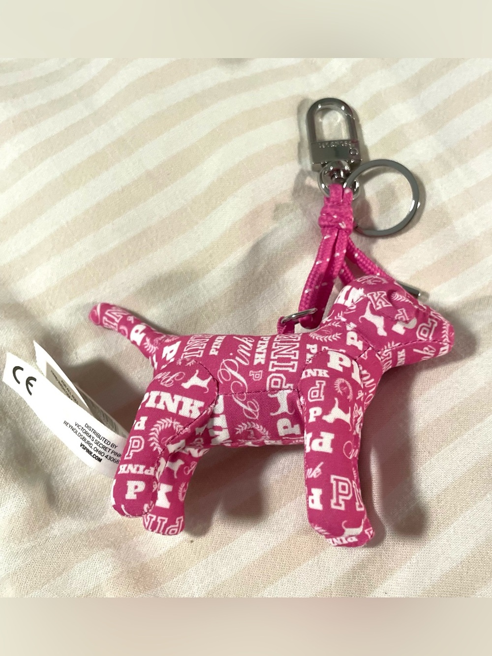 New without tags PINK Victoria's Secret Branded Pink Dog Keychain bag Charm - Picture 6 of 6